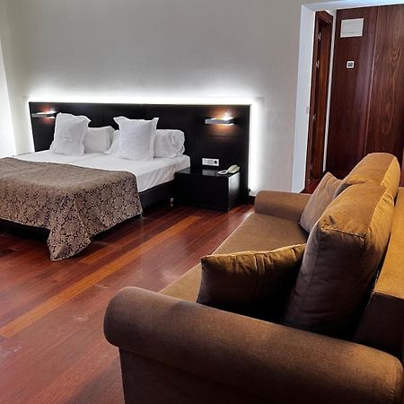 Hotel Palacio De Meras Тинео Экстерьер фото