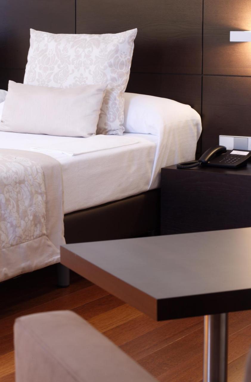 Hotel Palacio De Meras Тинео Экстерьер фото
